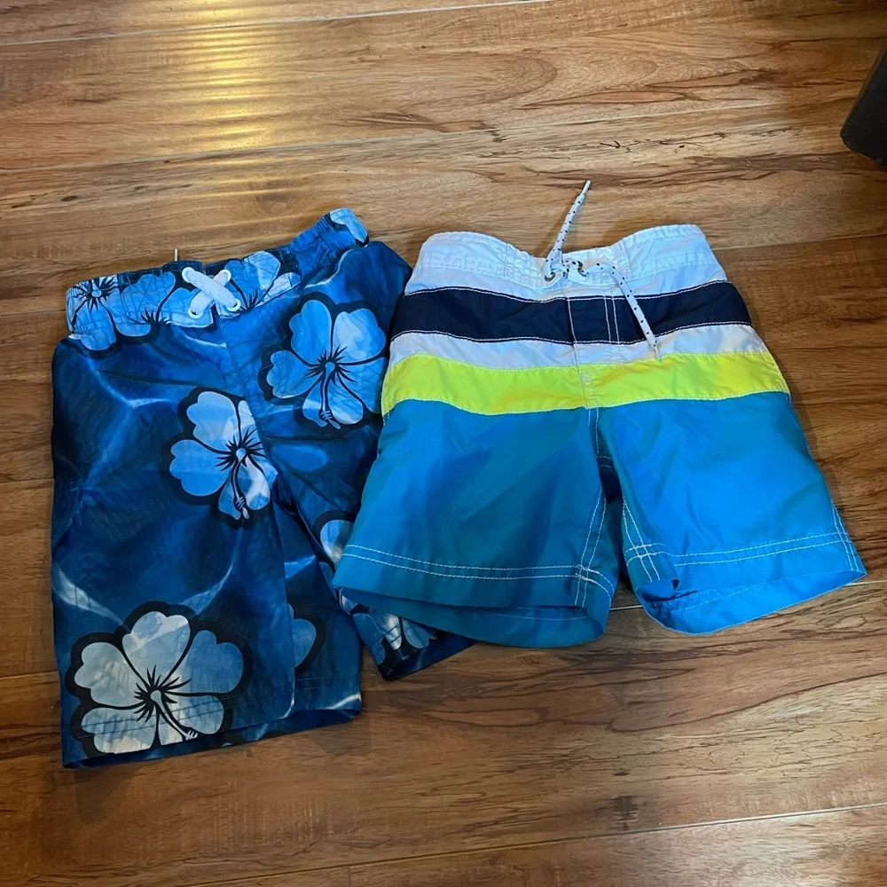 Kids swim shorts bundle of 2 sz 4T‎ & 5/6
